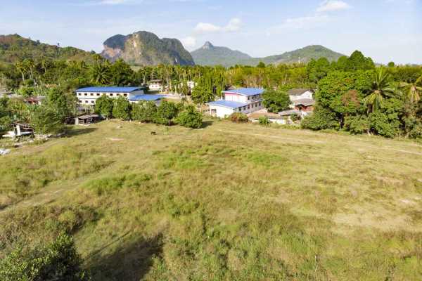 ขาย - ขายที่ดิน 6 ไร่ 2 งาน ห่างจากถนนหลัก 100 ม.ใกล้โรงเรียน - Chong Pli, Krabi